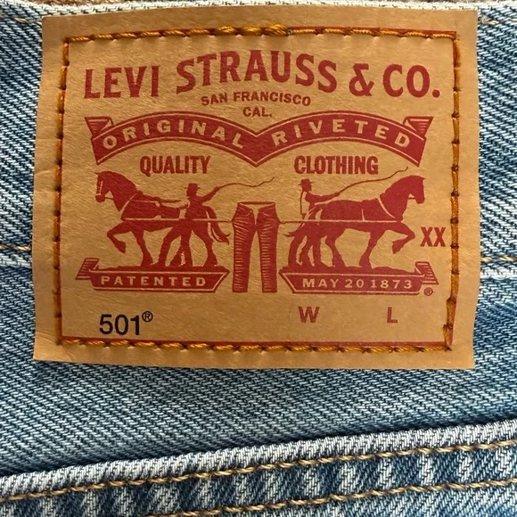 Levi’s 501 Button Fly High-Rise Denim Short W34 Light Wash Distressed Festival - Picture 6 of 15